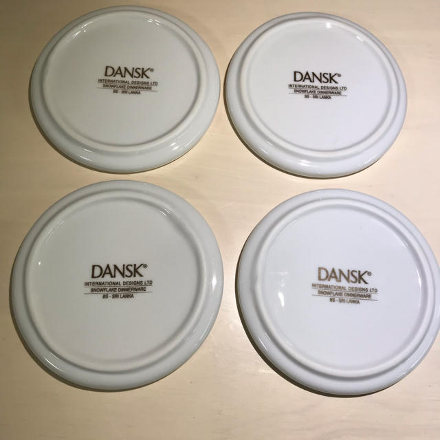 DANSK(ダンスク)のDANSK  ダンスク コースター 陶器  SNOWFLAKE  4枚 インテリア/住まい/日用品のキッチン/食器(テーブル用品)の商品写真