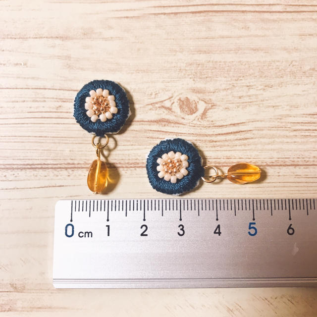 URBAN RESEARCH(アーバンリサーチ)の62.刺繍ピアス.イヤリング○●ハンドメイド ハンドメイドのアクセサリー(イヤリング)の商品写真