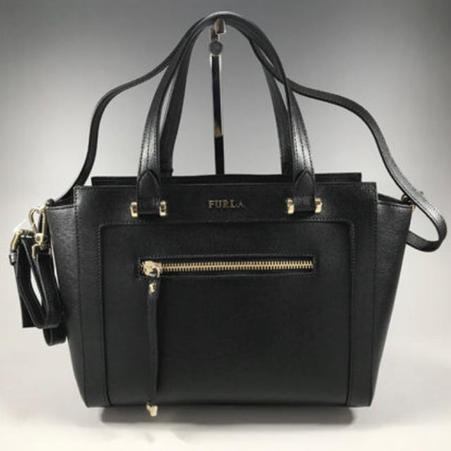 FURLA ショルダーバッグ ブラックファスナーポケット内部