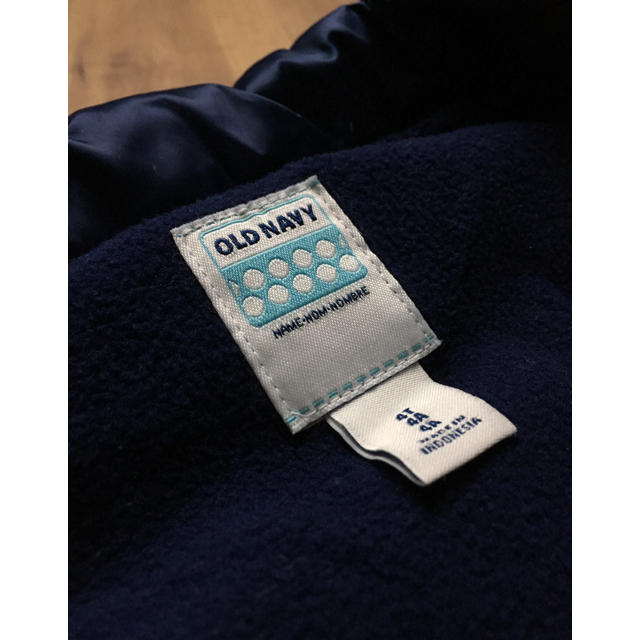 Old Navy(オールドネイビー)のOLD NAVY ダウンベスト 110 キッズ キッズ/ベビー/マタニティのキッズ服男の子用(90cm~)(コート)の商品写真