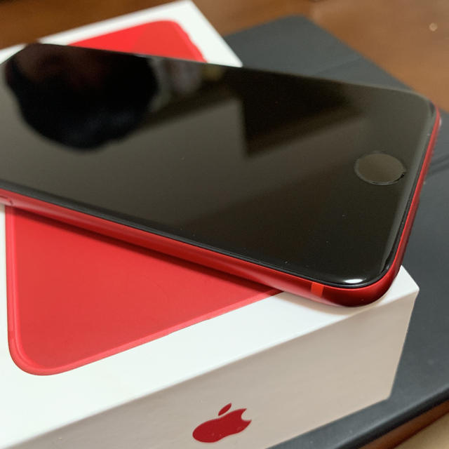 Apple(アップル)のiphone8 256GB productRED  スマホ/家電/カメラのスマートフォン/携帯電話(スマートフォン本体)の商品写真