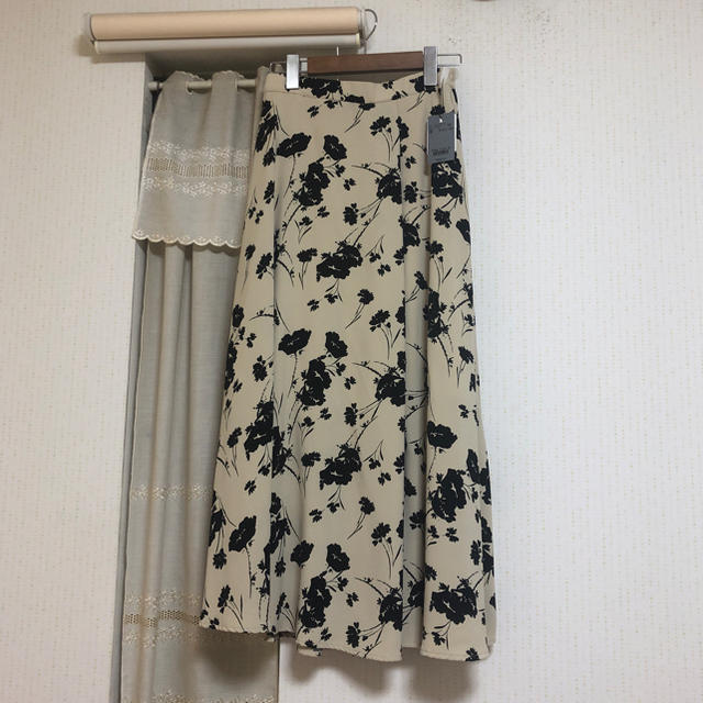 新品タグ付き！ハナガラタックスカート♡