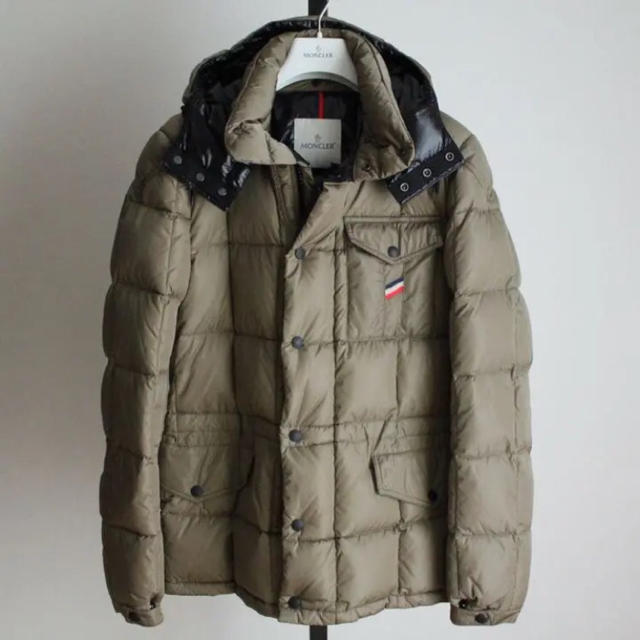 MONCLER(モンクレール)の⭕️minico☆mama様【極上品】希少 モンクレール  トリコロール  メンズのジャケット/アウター(ダウンジャケット)の商品写真