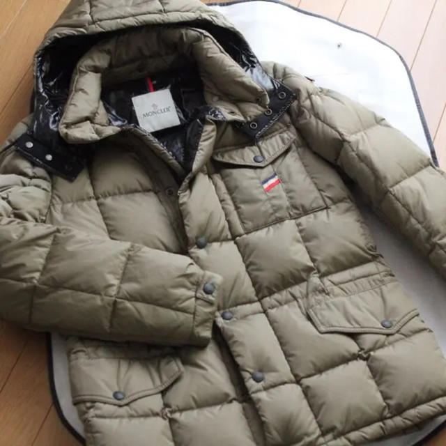 MONCLER(モンクレール)の⭕️minico☆mama様【極上品】希少 モンクレール  トリコロール  メンズのジャケット/アウター(ダウンジャケット)の商品写真