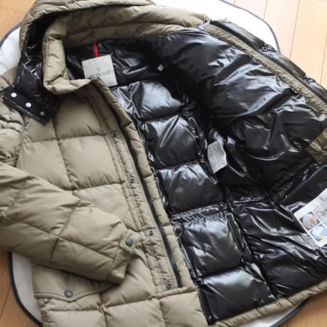 MONCLER(モンクレール)の⭕️minico☆mama様【極上品】希少 モンクレール  トリコロール  メンズのジャケット/アウター(ダウンジャケット)の商品写真