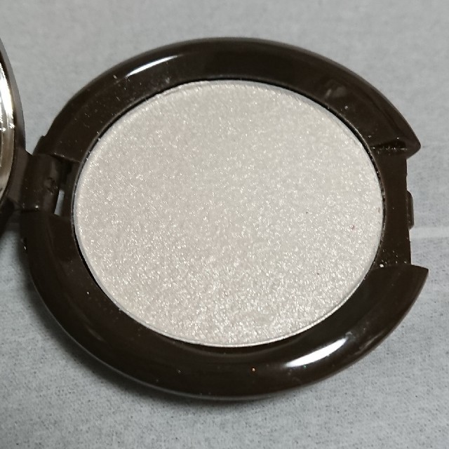 Sephora(セフォラ)の人気商品❗BECCA★ハイライト【パール】 コスメ/美容のベースメイク/化粧品(フェイスパウダー)の商品写真