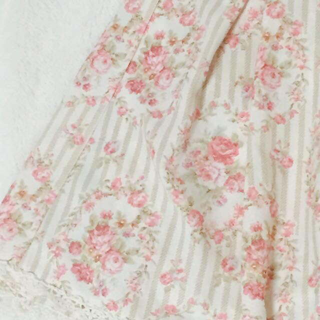 LIZ LISA(リズリサ)の2014ss 花柄スカパン レディースのスカート(ミニスカート)の商品写真
