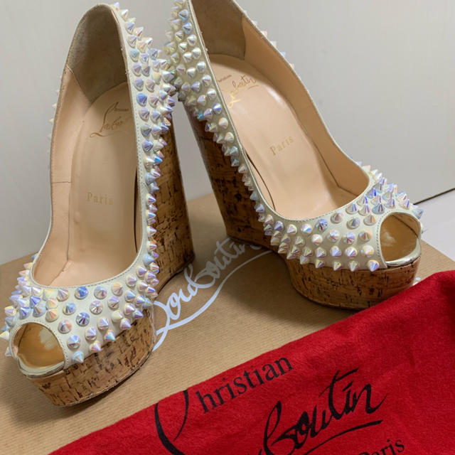 Christian Louboutin(クリスチャンルブタン)のお値段交渉ok！クリスチャン ルブタン・オーロラスパイク・ヒール◎美品◎34.5 レディースの靴/シューズ(ハイヒール/パンプス)の商品写真