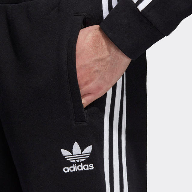 adidas(アディダス)のスリーストライプス パンツ アディダスオリジナルス メンズのパンツ(その他)の商品写真