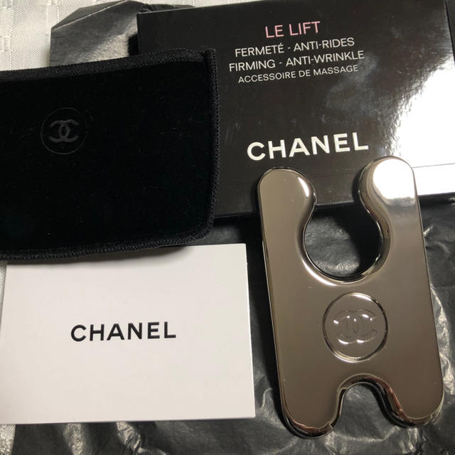 CHANEL(シャネル)のさっちん様ご専用  シャネル  アクセソワール ドゥ マッサージュ コスメ/美容のスキンケア/基礎化粧品(フェイスローラー/小物)の商品写真