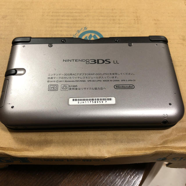 ニンテンドー3DS(ニンテンドー3DS)の 3DS LL  シルバー 外カメラ難あり  エンタメ/ホビーのゲームソフト/ゲーム機本体(携帯用ゲーム機本体)の商品写真