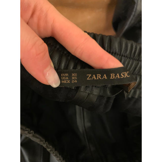 ZARA(ザラ)のZARA フェイクレザーガウチョパンツ レディースのパンツ(その他)の商品写真