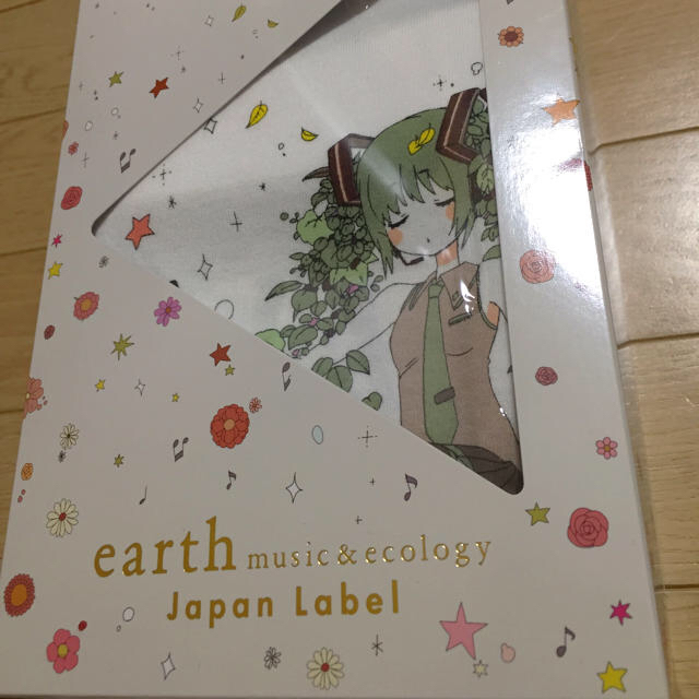 earth music & ecology(アースミュージックアンドエコロジー)のアースミュージックエコロジー 初音ミク コラボTシャツ レディースのトップス(Tシャツ(半袖/袖なし))の商品写真