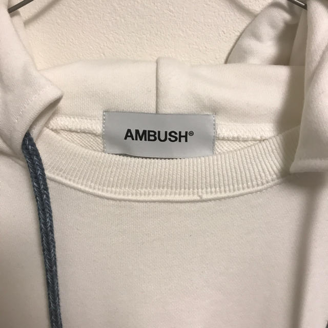 AMBUSH ホワイト M 美品の通販 by Sakura's shop｜アンブッシュならラクマ - AMBUSH パーカー アンブッシュ NEW