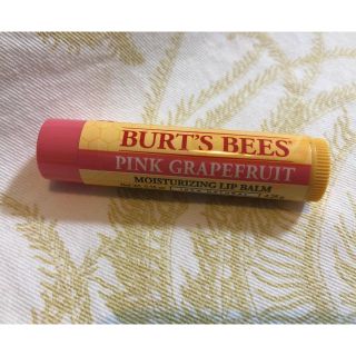 バーツビーズ(BURT'S BEES)の【未開封】BURT'S BEES リップバーム ピンクグレープフルーツ(リップケア/リップクリーム)