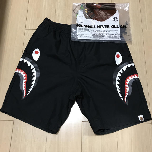 A BATHING APE(アベイシングエイプ)の【美中古・送料込み】Lサイズ  APE SHARK BEACH PANTS  メンズのパンツ(ショートパンツ)の商品写真