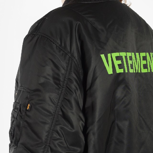 たくぞー様専用VETEMENTS × AlphaボンバーMA-1黒Sヴェトモン メンズのジャケット/アウター(ブルゾン)の商品写真