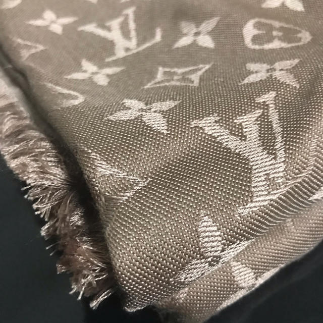 LOUIS VUITTON(ルイヴィトン)のここ様専用 ルイヴィトン ショールモノグラム 大判ショール M75872 レディースのファッション小物(マフラー/ショール)の商品写真