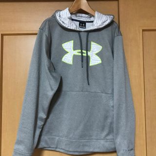 アンダーアーマー(UNDER ARMOUR)の美品 アンダーアーマー パーカー(パーカー)