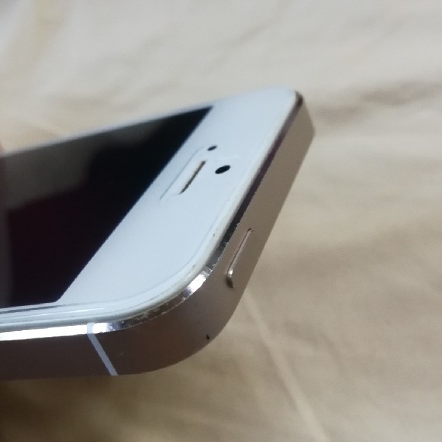 Apple(アップル)のiPhone 5s 16gb gold docomo スマホ/家電/カメラのスマートフォン/携帯電話(スマートフォン本体)の商品写真