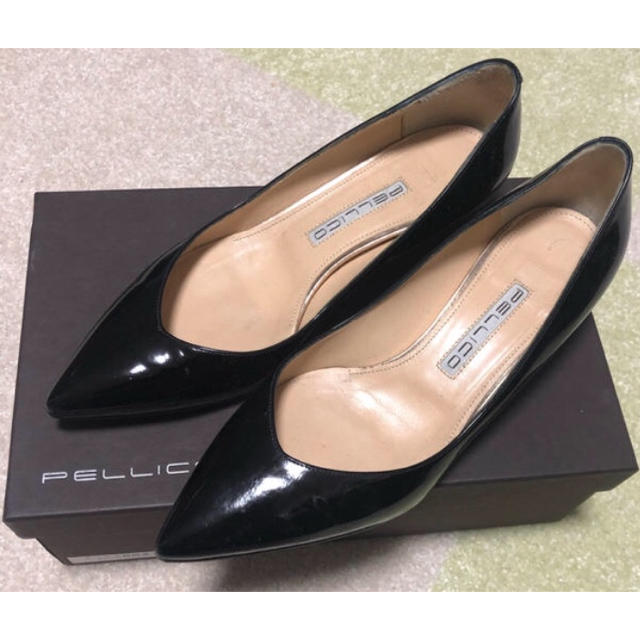 PELLICO(ペリーコ)の【美品】ペリーコ PELLICO Vカットエナメルパンプス 36.5 レディースの靴/シューズ(ハイヒール/パンプス)の商品写真