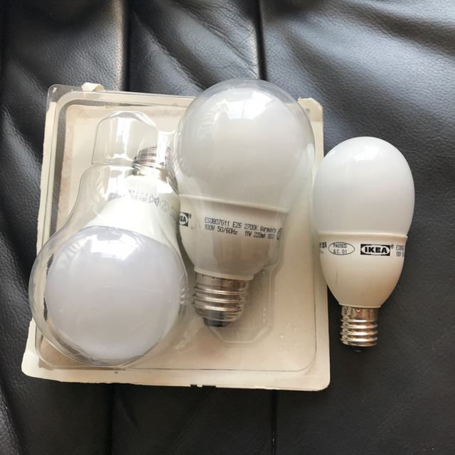 IKEA(イケア)の⭐️処分    IKEA 蛍光 電球  未使用 3個 インテリア/住まい/日用品のライト/照明/LED(蛍光灯/電球)の商品写真