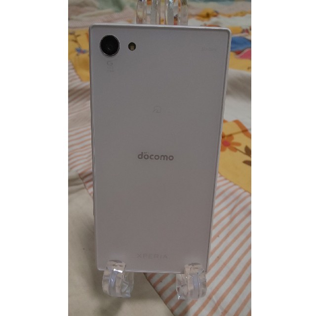 Xperia(エクスペリア)の良品 docomo SONY　SO-02H Z5　32GB ホワイト スマホ/家電/カメラのスマートフォン/携帯電話(スマートフォン本体)の商品写真