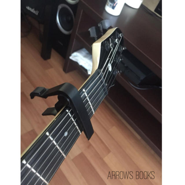 新品 ギターカポ ブラック エレキ アコギ 送料無料 楽器のギター(アコースティックギター)の商品写真
