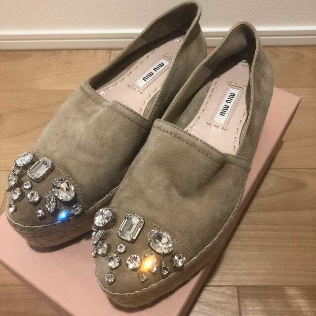 miumiu(ミュウミュウ)の超美品❤️ miumiu ビジュー付きエスパドリーユ 34.5 レディースの靴/シューズ(スリッポン/モカシン)の商品写真