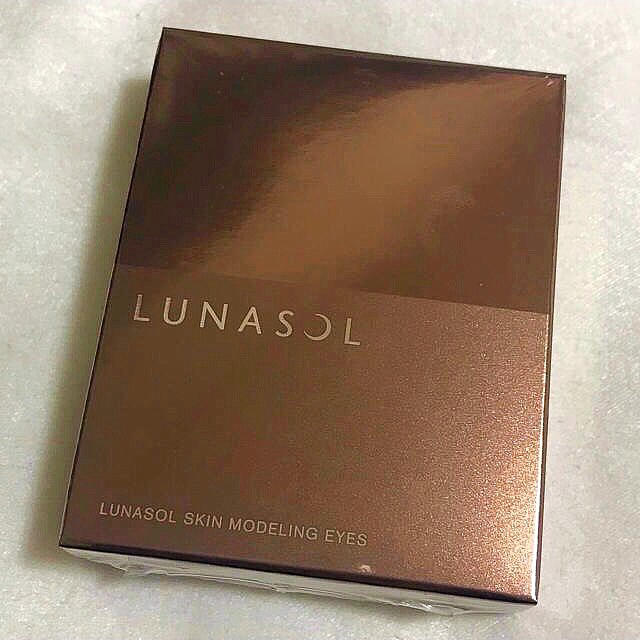 LUNASOL(ルナソル)の新品未使用・未開封⭐︎ルナソル スキンモデリングアイズ01 コスメ/美容のベースメイク/化粧品(アイシャドウ)の商品写真