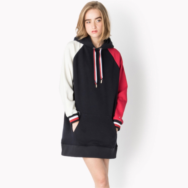 TOMMY HILFIGER(トミーヒルフィガー)のTOMMY HILFIGER パーカーワンピ 新品未使用 レディースのワンピース(ひざ丈ワンピース)の商品写真