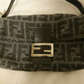 フェンディ(FENDI)のFENDI復活人気バケットバックカシミア 身近(ショルダーバッグ)