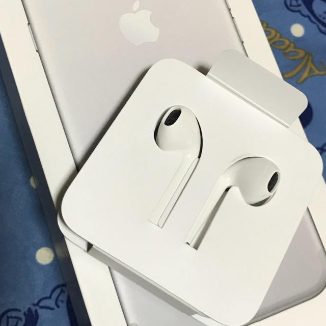 iPhone(アイフォーン)の【シーガル様専用】iPhone正規品 イヤフォン スマホ/家電/カメラのオーディオ機器(ヘッドフォン/イヤフォン)の商品写真