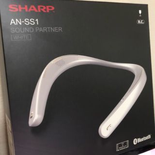 シャープ(SHARP)の肩載せ型ウェアラブルスピーカー (ヘッドフォン/イヤフォン)