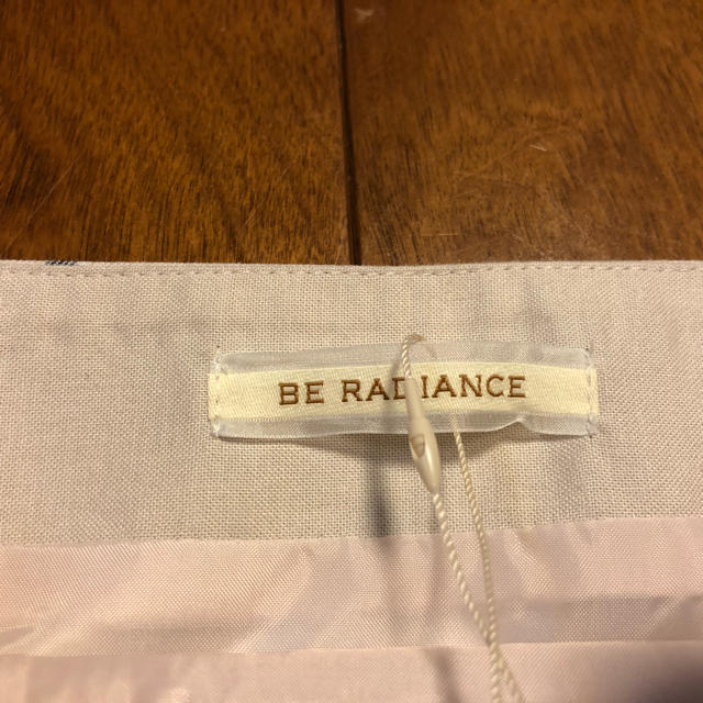 BE RADIANCE(ビーラディエンス)のBE RADIENCE 花柄スカート レディースのスカート(ミニスカート)の商品写真