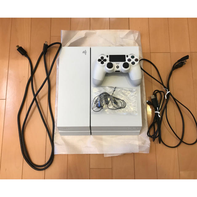 PlayStation4(プレイステーション4)のPlayStation4 CUH-1200A 500GB ホワイト 付属品完備 エンタメ/ホビーのゲームソフト/ゲーム機本体(家庭用ゲーム機本体)の商品写真