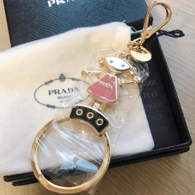 PRADA(プラダ)の【早い者勝ち♪】1/26 15900円→値下げ！PRADAロボットキーホルダー レディースのファッション小物(キーホルダー)の商品写真