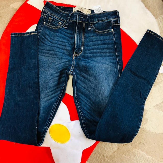 Hollister(ホリスター)のホリスタースキニーデニム レディースのパンツ(デニム/ジーンズ)の商品写真