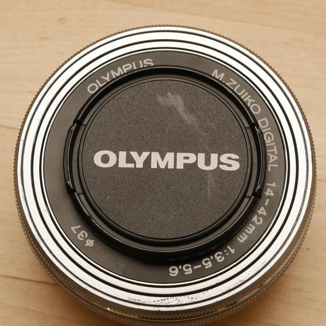 OLYMPUS(オリンパス)のM.ZUIKO 14-42mm F3.5-5.6 EZ 電動ズーム スマホ/家電/カメラのカメラ(レンズ(ズーム))の商品写真