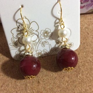 ツヤツヤボルドーピアス ハンドメイド(ピアス)