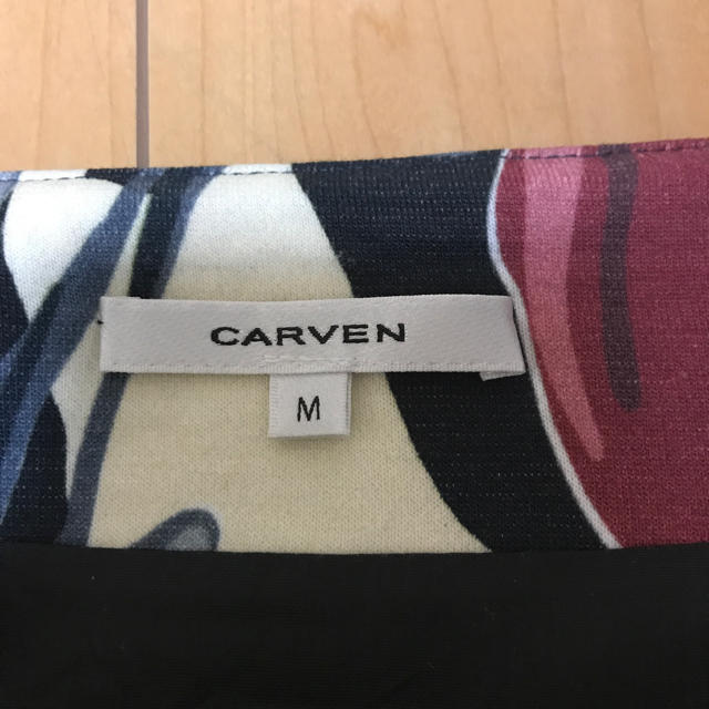 CARVEN(カルヴェン)の再度お値下げ致しました、カルベンの花柄スカート レディースのスカート(ひざ丈スカート)の商品写真