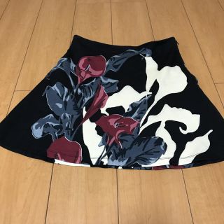 カルヴェン(CARVEN)の再度お値下げ致しました、カルベンの花柄スカート(ひざ丈スカート)