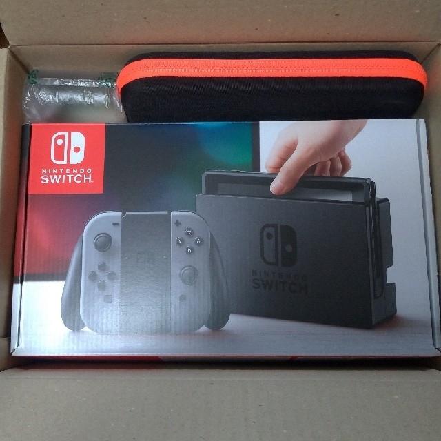 Nintendo Switch(ニンテンドースイッチ)の任天堂switch　スイッチ　グレー エンタメ/ホビーのゲームソフト/ゲーム機本体(家庭用ゲーム機本体)の商品写真