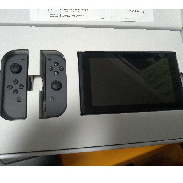 Nintendo Switch(ニンテンドースイッチ)の任天堂switch　スイッチ　グレー エンタメ/ホビーのゲームソフト/ゲーム機本体(家庭用ゲーム機本体)の商品写真