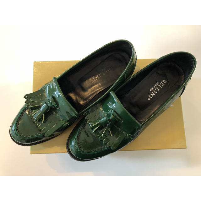 DIEGO BELLINI(ディエゴベリーニ)のDIEGO BELLINI タッセル付エナメルローファー レディースの靴/シューズ(ローファー/革靴)の商品写真
