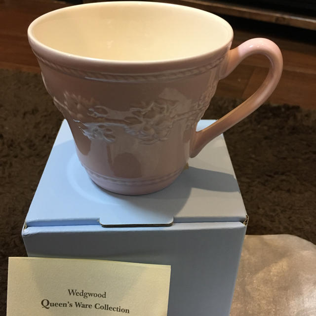 WEDGWOOD(ウェッジウッド)の【イナカッペモンキー様】【未使用】ウェッジウッド マグカップ ピンク  インテリア/住まい/日用品のキッチン/食器(グラス/カップ)の商品写真