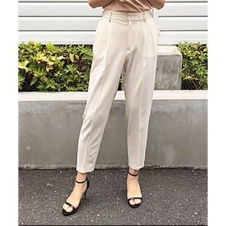 ラウンジドレス(Loungedress)の【美品】Loungedress 白ドロップパンツ！(クロップドパンツ)