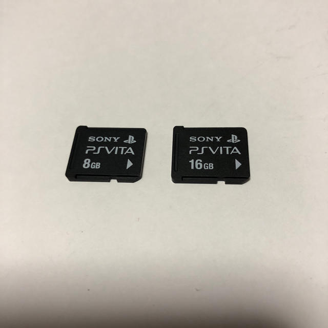 PlayStation Vita(プレイステーションヴィータ)のpsvita メモリーカード 8G 16G セット エンタメ/ホビーのゲームソフト/ゲーム機本体(その他)の商品写真