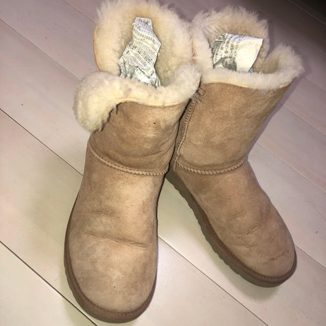 UGG(アグ)のボタン付きUGG ショート レディースの靴/シューズ(ブーツ)の商品写真