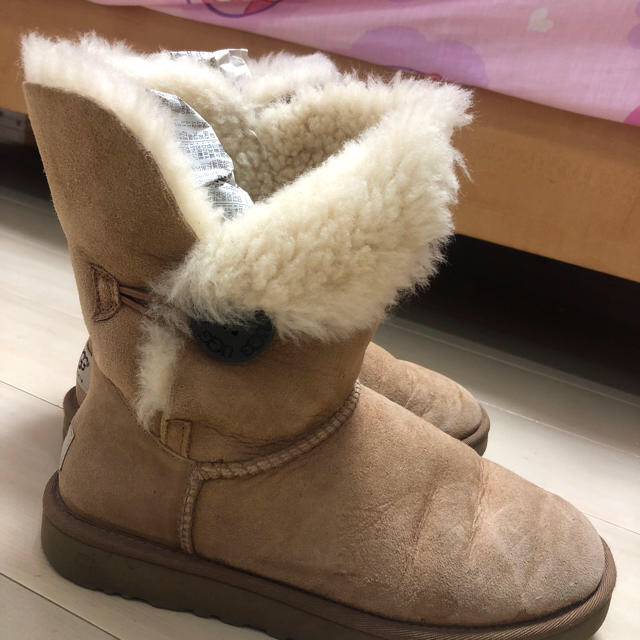 UGG(アグ)のボタン付きUGG ショート レディースの靴/シューズ(ブーツ)の商品写真